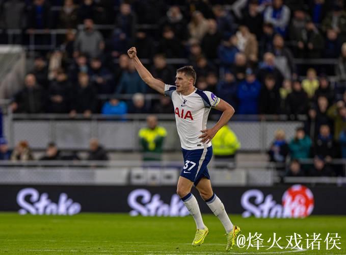 热刺内乱升级！斯彭斯替换下场怒批弗兰克，二度决裂